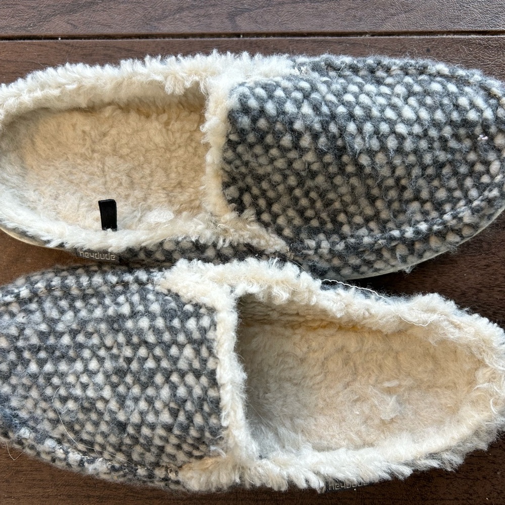 Hey dude Cozy Fleece-Lined Slippers - Black and White
